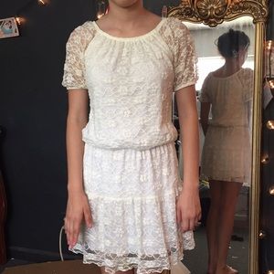Laced-formal-optionally off the shoulders